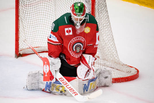 Goalkeeper Matthew Tomkins of Frölunda with a save