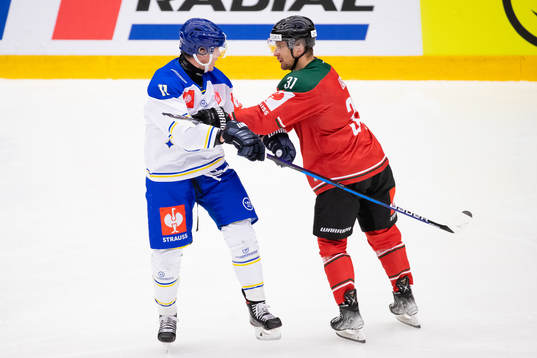 Martin Karlsson of Leksand  and Nicklas Lasu  of Frölunda