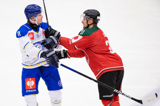 Martin Karlsson of Leksand  and Nicklas Lasu  of Frölunda
