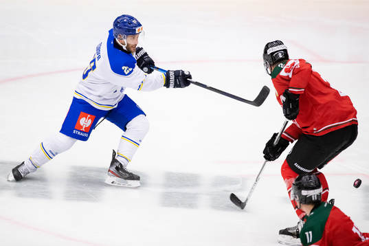 Carter Camper of Leksand with a shot