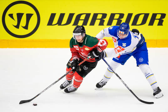 Ryan Lasch of Frölunda and Daniel Gunnarsson of Leksand