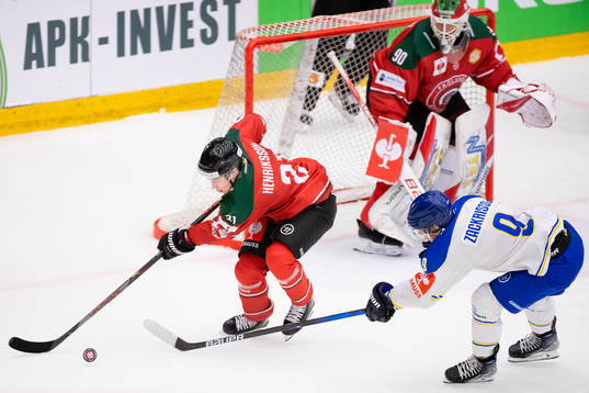 Karl Henriksson of Frölunda and Patrik Zackrisson  of