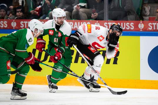 Ludvig Larsson of Rögle and Jakub Strnad of Sparta Prag