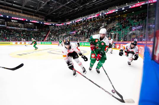 Filip Chlapík of Sparta Prag and Ludvig Larsson of Rögle