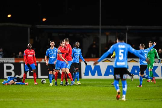 Helsingborgs Vladislav Kreida i en situation med Halmstads