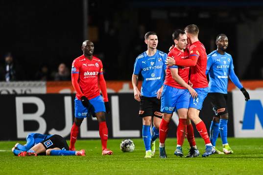 Helsingborgs Vladislav Kreida i en situation med Halmstads