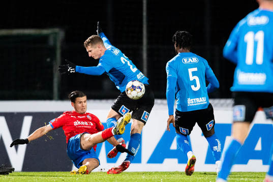 Helsingborgs Wilhelm Loeper gör 0-1 målet förbi