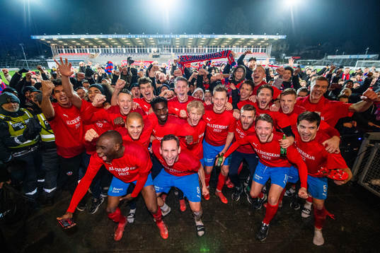 Bläddra bland fler bilder av Fotboll, Kval till Allsvenskan, Halmstad - Helsingborg