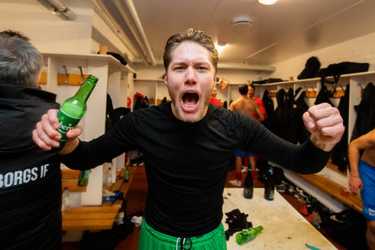 Helsingborgs målvakt Kalle Joelsson jublar i