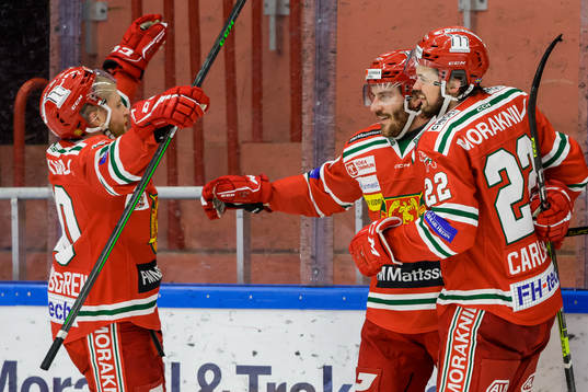 Moras Johan Persson jublar med Måns Carlsson och Daniel