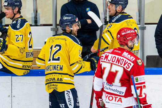 Södertäljes Matt Marcinew jublar