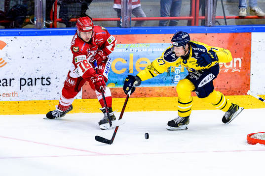 Troja/Ljungbys Dennis Fröland och Södertäljes Alex