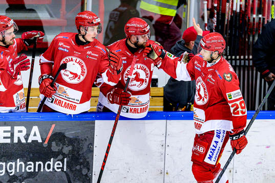 Troja/Ljungbys Eric Engstrand jublarefter sitt 2-1 mål