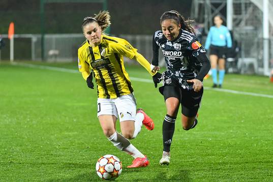 Hanna Wijk of Häcken and Perle MORRONI of Lyon