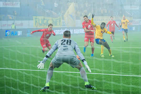Runar Ullaland Hove of Brann and Shuaibu Lalle Ibrahim of