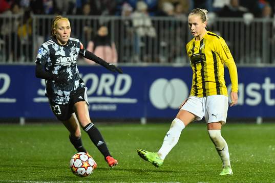 Janice CAYMAN of Lyon and Filippa Curmark of Häcken