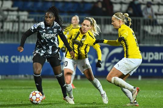 Elin RUBENSSON of Häcken and Stine LARSEN of Häcken