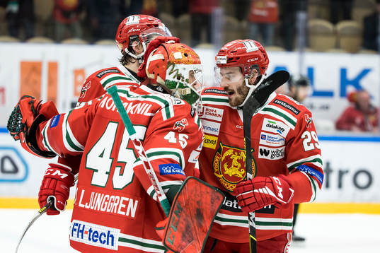 Moras målvakt Andreas Ljunggren och Johan Persson jublar