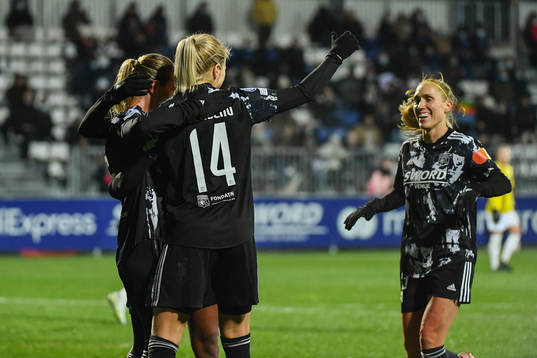 Amandine HENRY of Lyon and Ada HEGERBERG of Lyon