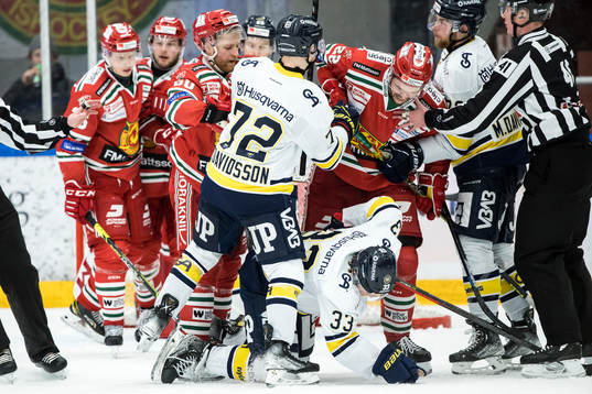 s Måns Lindbäck och HV71:s Johnatan Davidsson