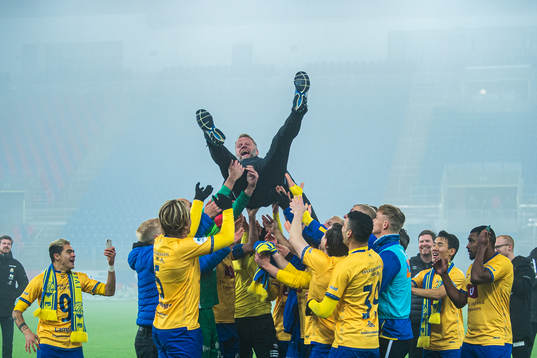 Arne Sandstø, head coach of Jerv, celebrates