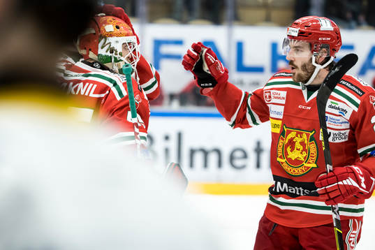 Moras målvakt Andreas Ljunggren och Johan Persson jublar