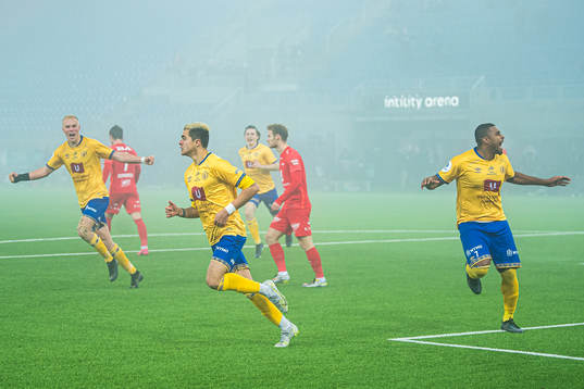 Diego de Jesus Campos Ballestero of Jerv celebrates