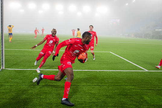 Vajebah Kaliefah Sakor of Brann celebrates