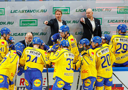 Head coach Garpenlöv Johan of Sweden vies of Russia