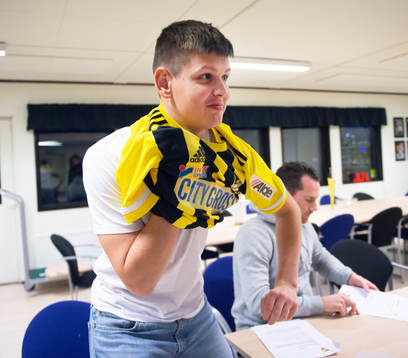 Victor Ahlgren, född 2005, egen produkt, skriver