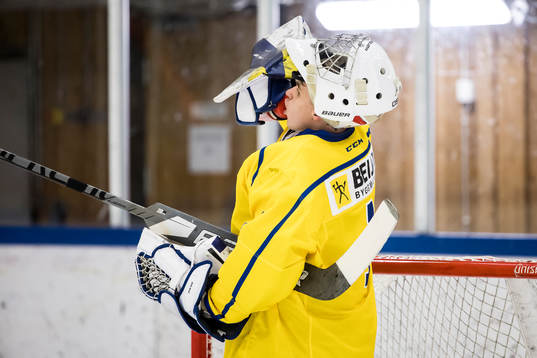 uSverige U18 målvakt Gustav Albihn nder internmatchen i