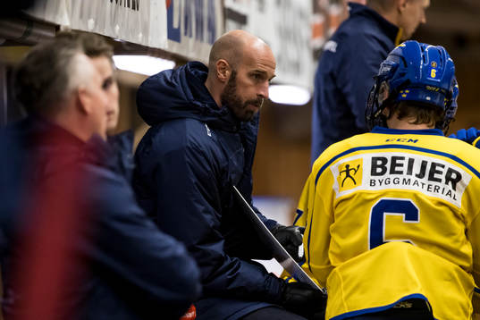 Assisterande coach Robin Jonsson Sverige U18