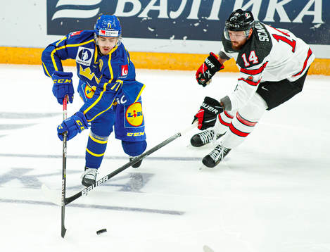 Isak Brennström of Sweden against Rice Scarlett of Canada