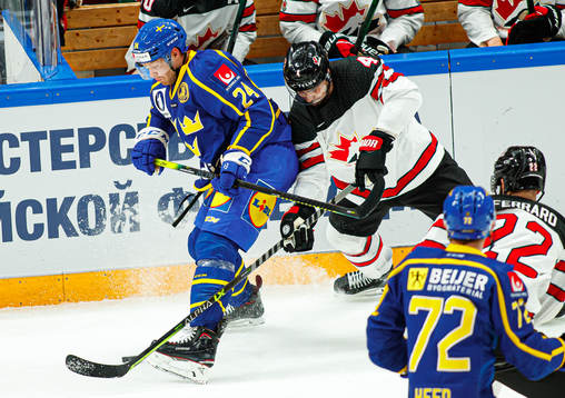 Oscar Lindberg of Sweden and Morgan Ellis of Canada