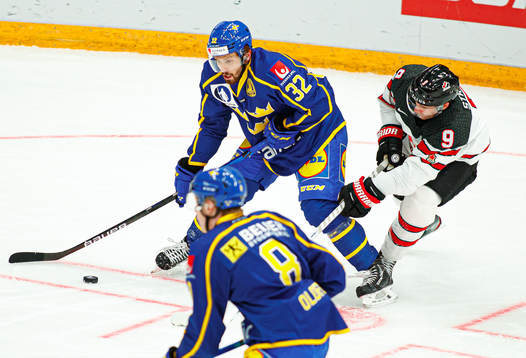 Lukas Bengtsson of Sweden and Ben Street of Canada