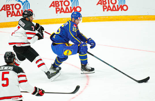 Gustav Rydahl of Sweden and Matt Robinson of Canada