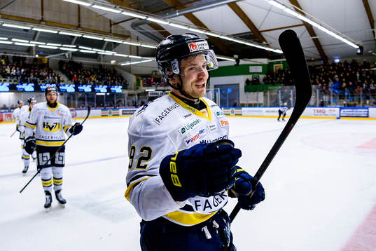 s Pontus Netterberg jublar