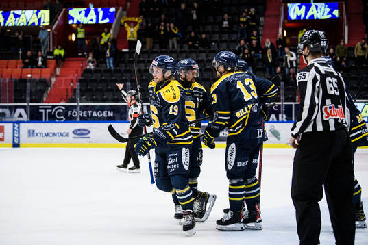 Södertäljes Villiam Haag jublar