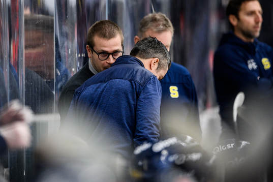 Södertäljes assisterande tränare Dennis Bozic och