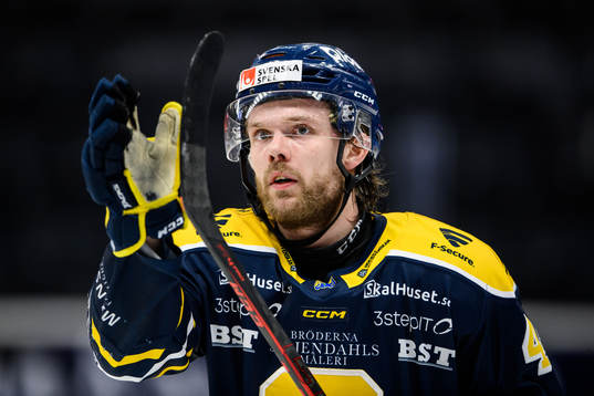 Södertäljes Erik Ullman tackar publiken