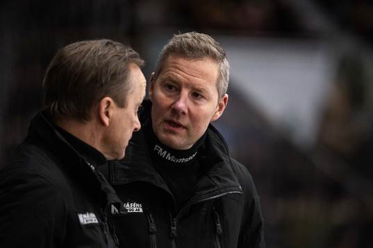 Moras assisterande tränare Örjan Lindmark och tränare