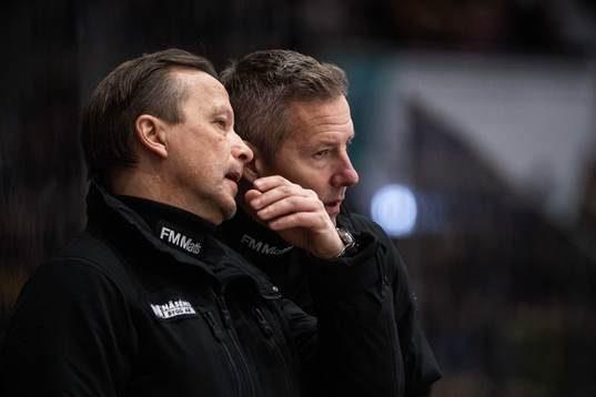 Moras assisterande tränare Örjan Lindmark och tränare