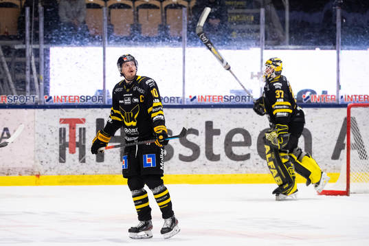 Västerås Jimmie Jansson och målvakt Johan Gustafsson