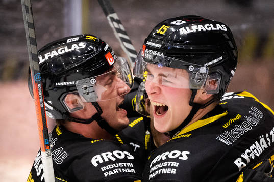 Västerås Filip Wiberg jublar