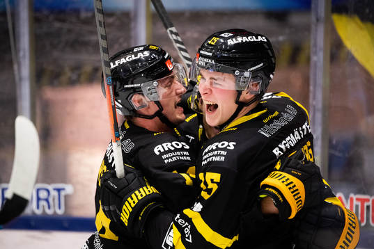 Västerås Filip Wiberg jublar