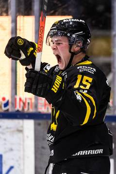 Västerås Filip Wiberg jublar