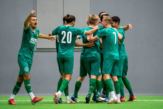 Hammarbys spelare jublar