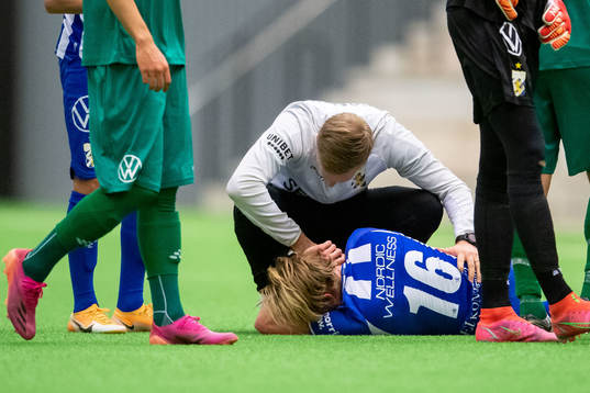 Göteborgs Hannes Lennartsson har ont finalen i