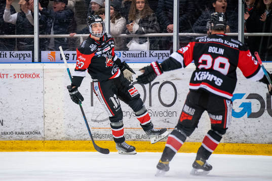 Nybros Hannes Johansson jublar