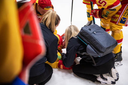 Kalmars Robin Dahlstedt får läkarvård